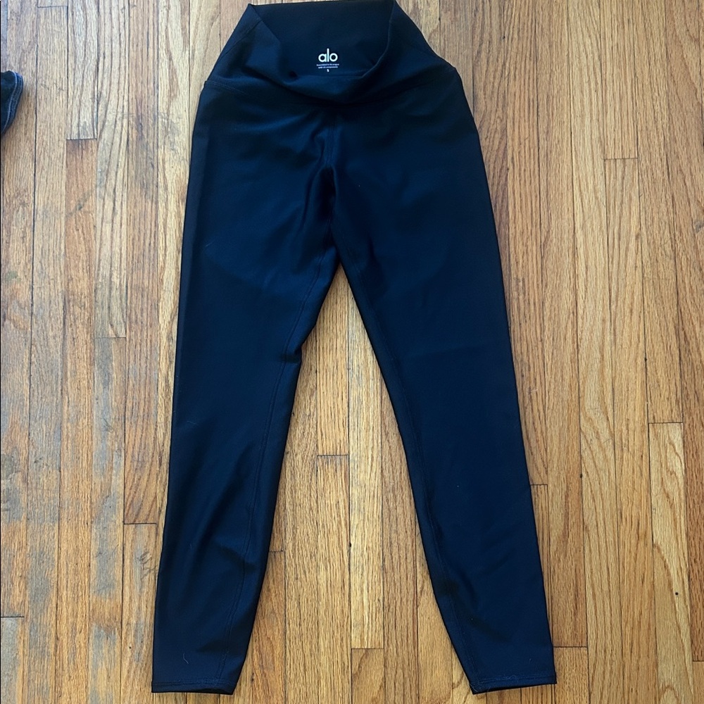 ALO Yoga women’s Black Leggings small never worn New without tags